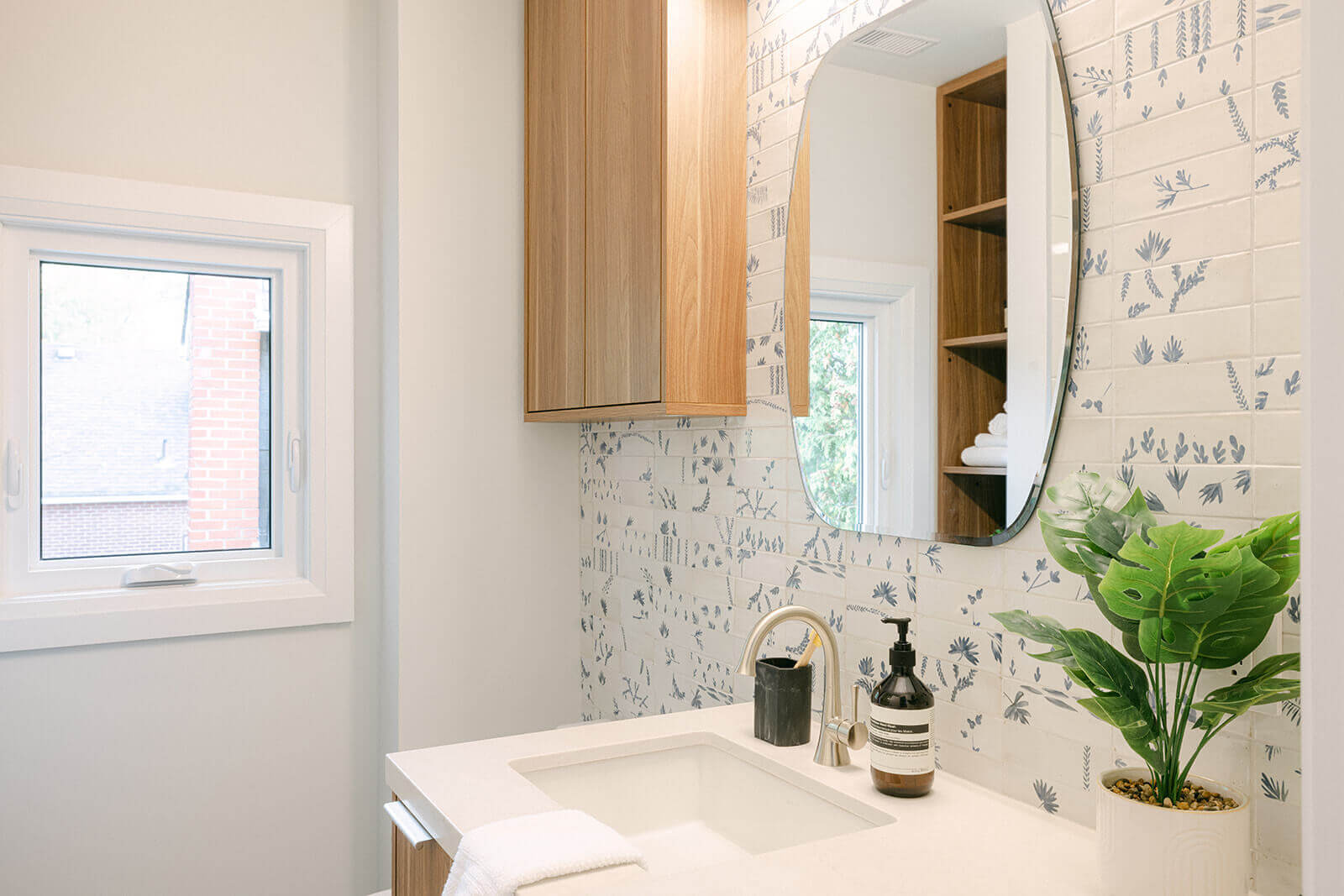 2024-EastYork-FullHomeRenovation-15-MainBathroom
