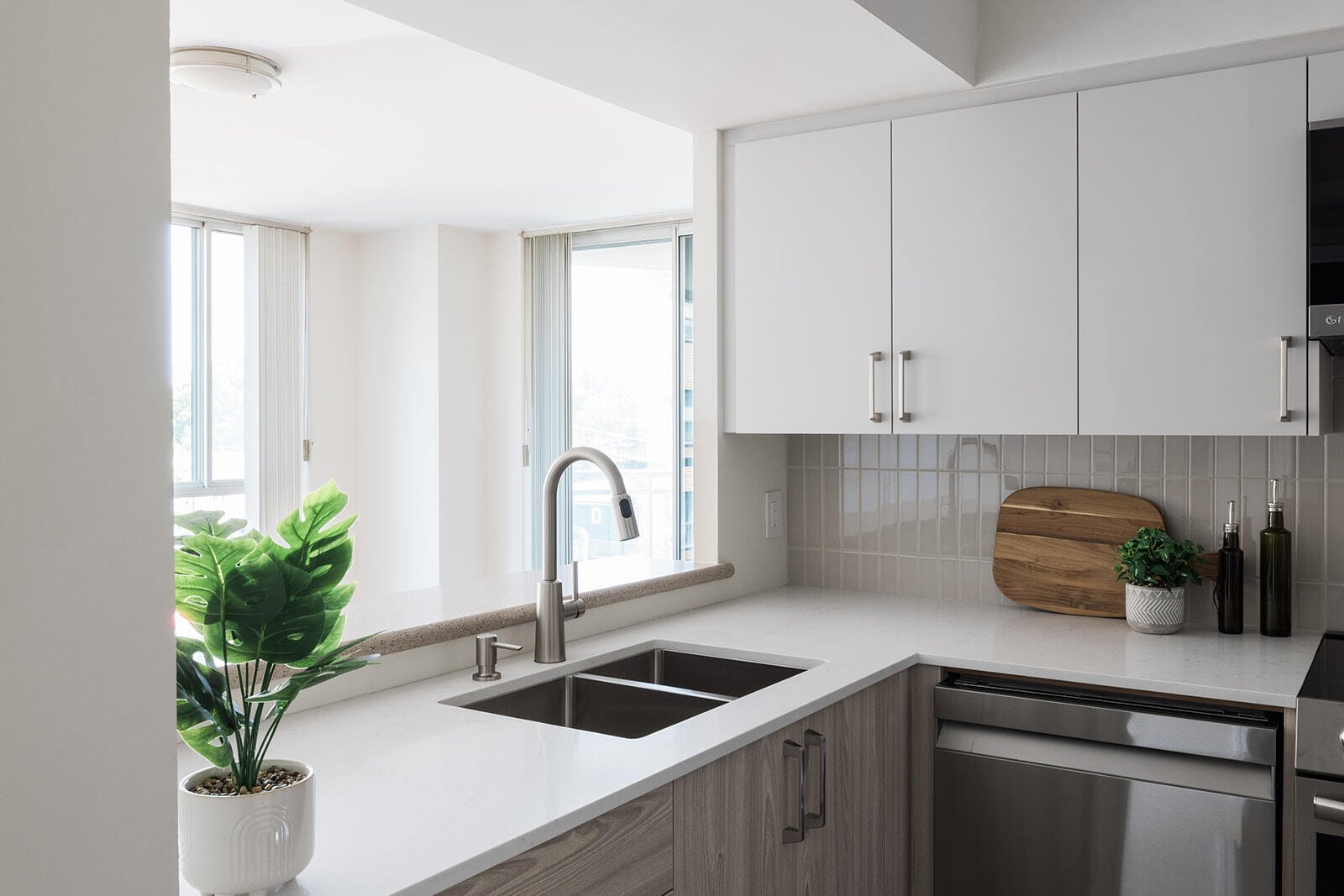 2024 Midtown Toronto Condo Kitchen Renovation
