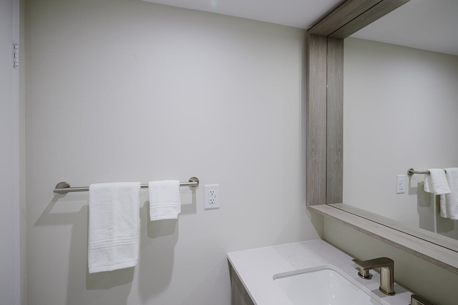 GoldenBeeHomes_BridletowneCircle_Condo_Bathroom_Reno-13