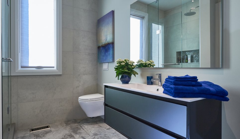 22_Bayview-Village-Modern-Custom-Home-BATHROOM