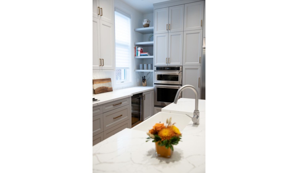 06-feature-Willowdale-Transitional-Kitchen@3x-1