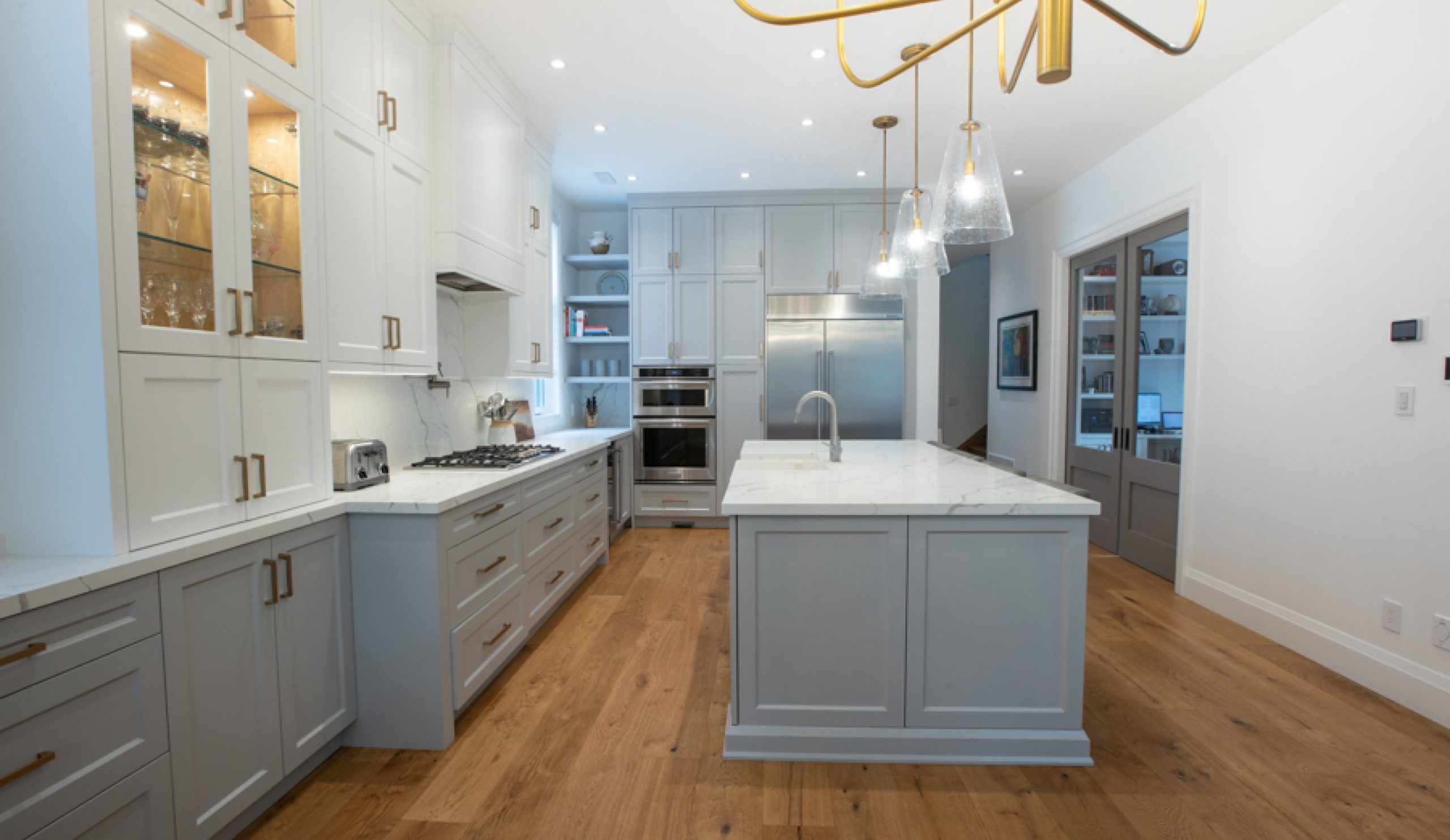 18-feature-Willowdale-Transitional-Kitchen@3x-scaled