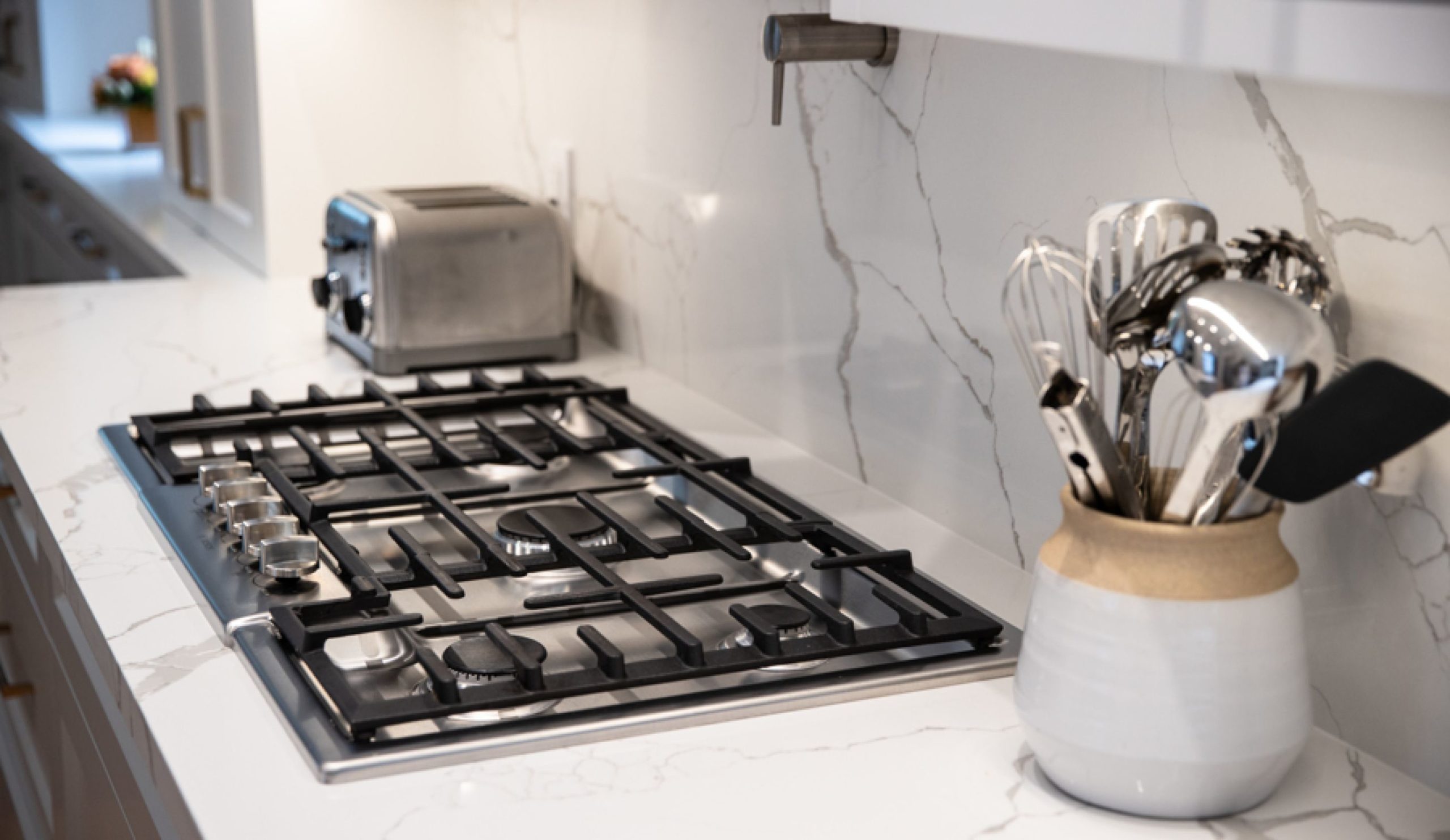 19-feature-Willowdale-Transitional-Kitchen@3x-scaled